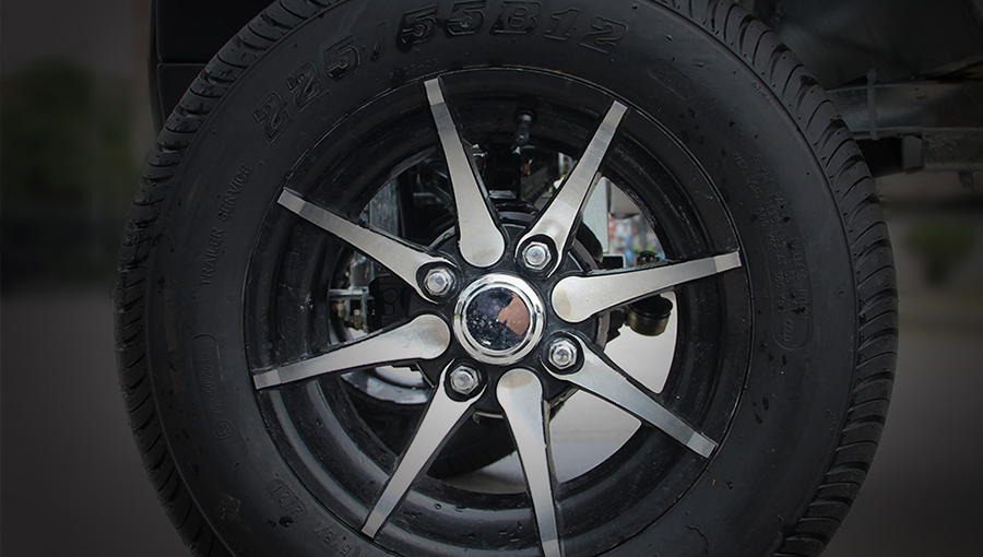 Close-up of Tara Turfman 700 EEC standard tire with road tread, designed for quiet and comfortable driving on paved surfaces